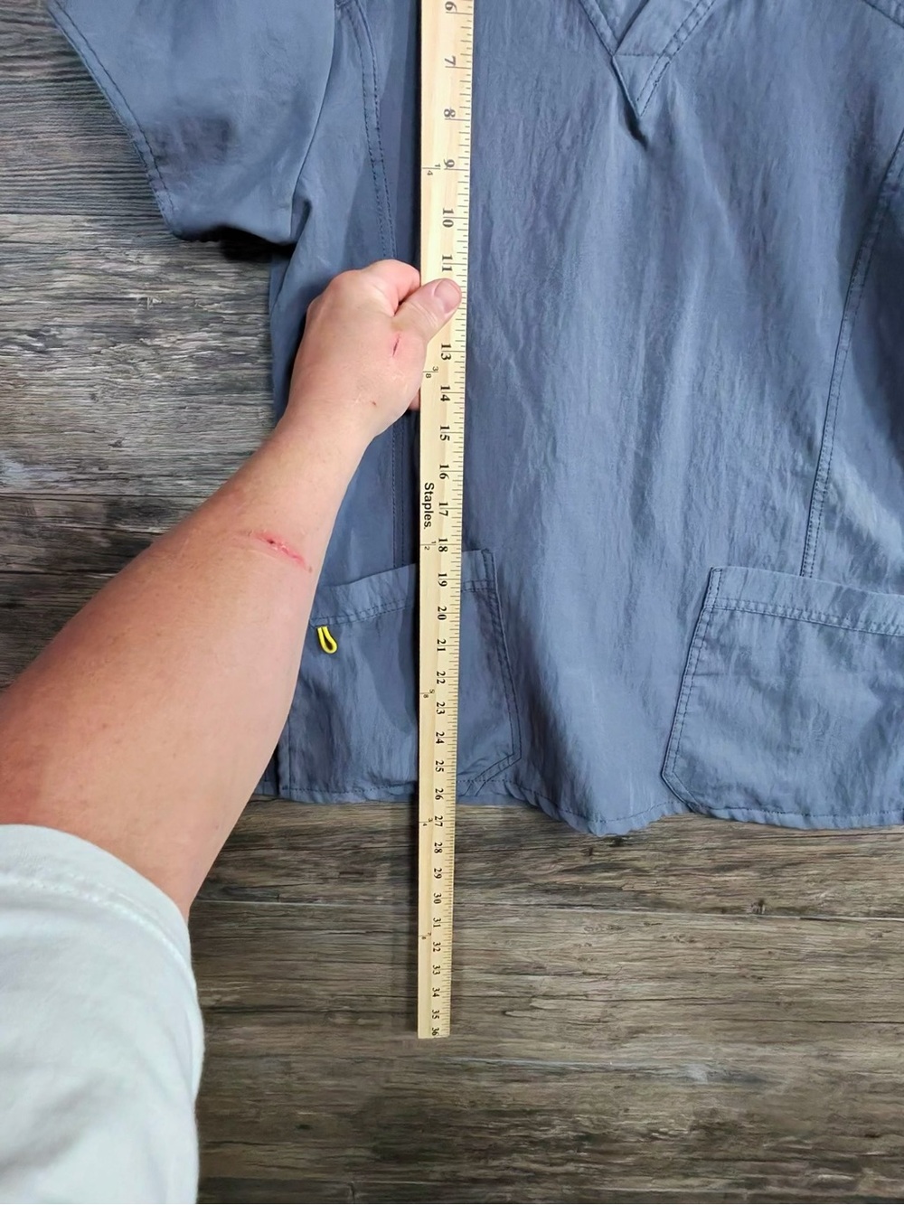 WonderWink Gray V-Neck Short Sleeve Scrub Top - Picture 3 of 9